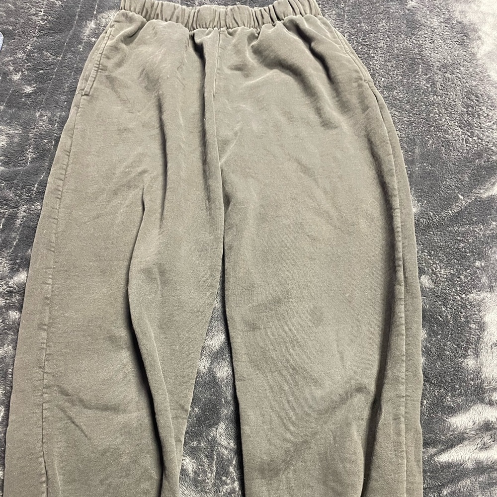 black jogger pants